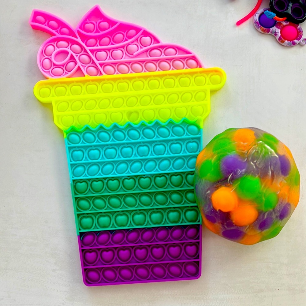 2 pack of fidgets